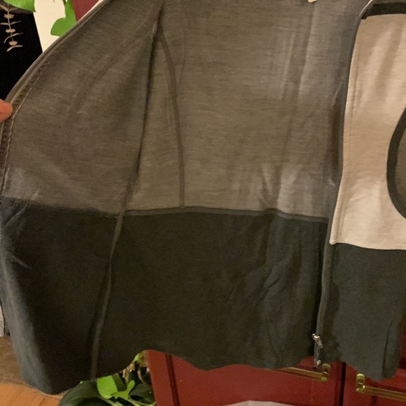 Beautiful Lululemon jacket in good condition - Picture 6 of 6